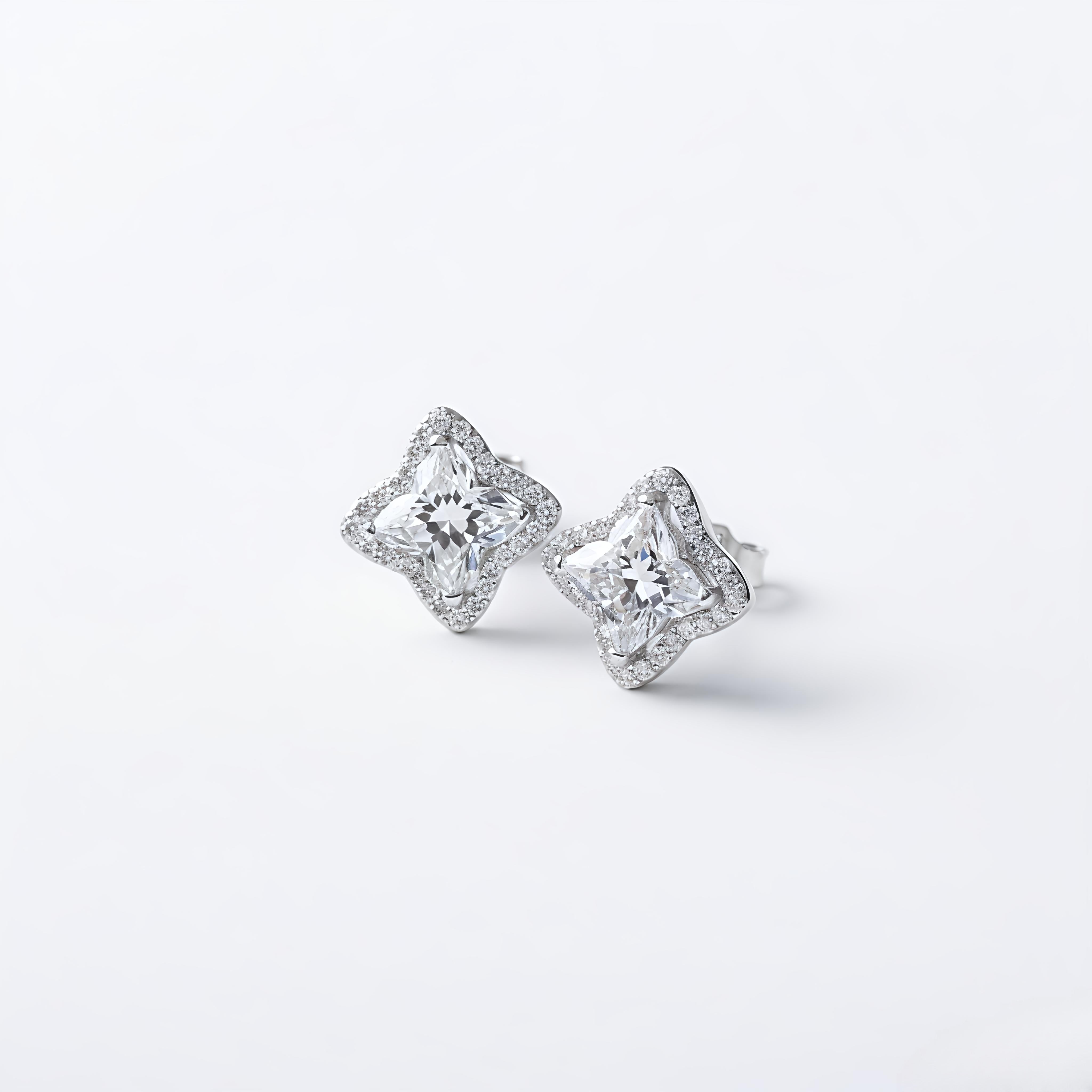Fortuna Clover Diamond Studs